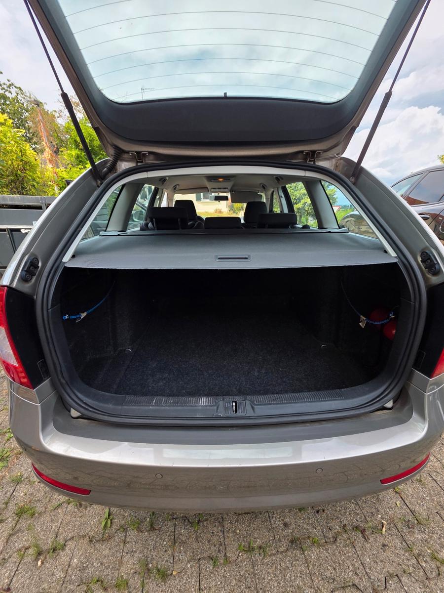Skoda Octavia 2011 — engine 1.197 cm³, 105 HP (77kW)