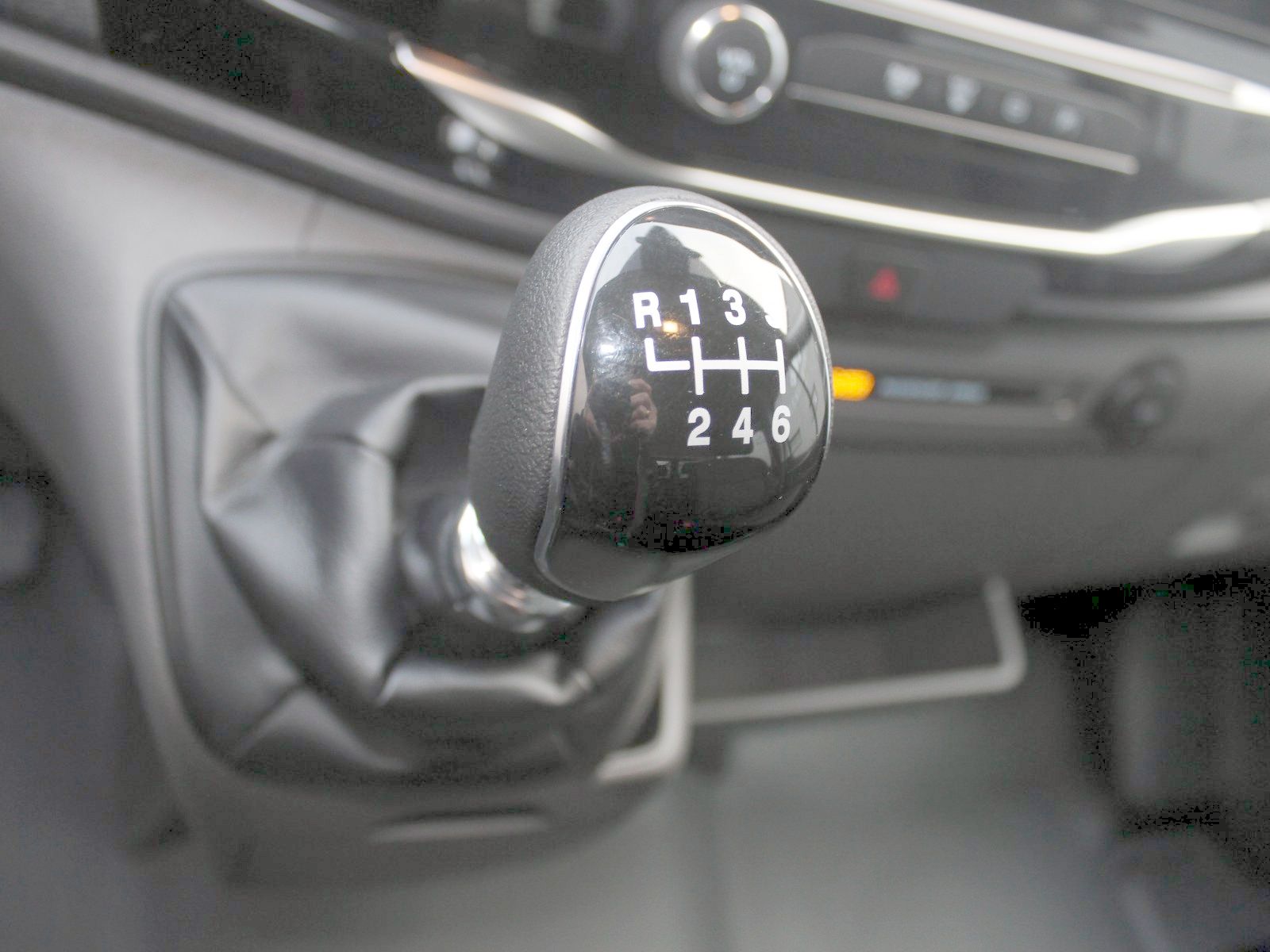 Fahrzeugabbildung Ford Transit 350 L4 Doppelkabine Trend