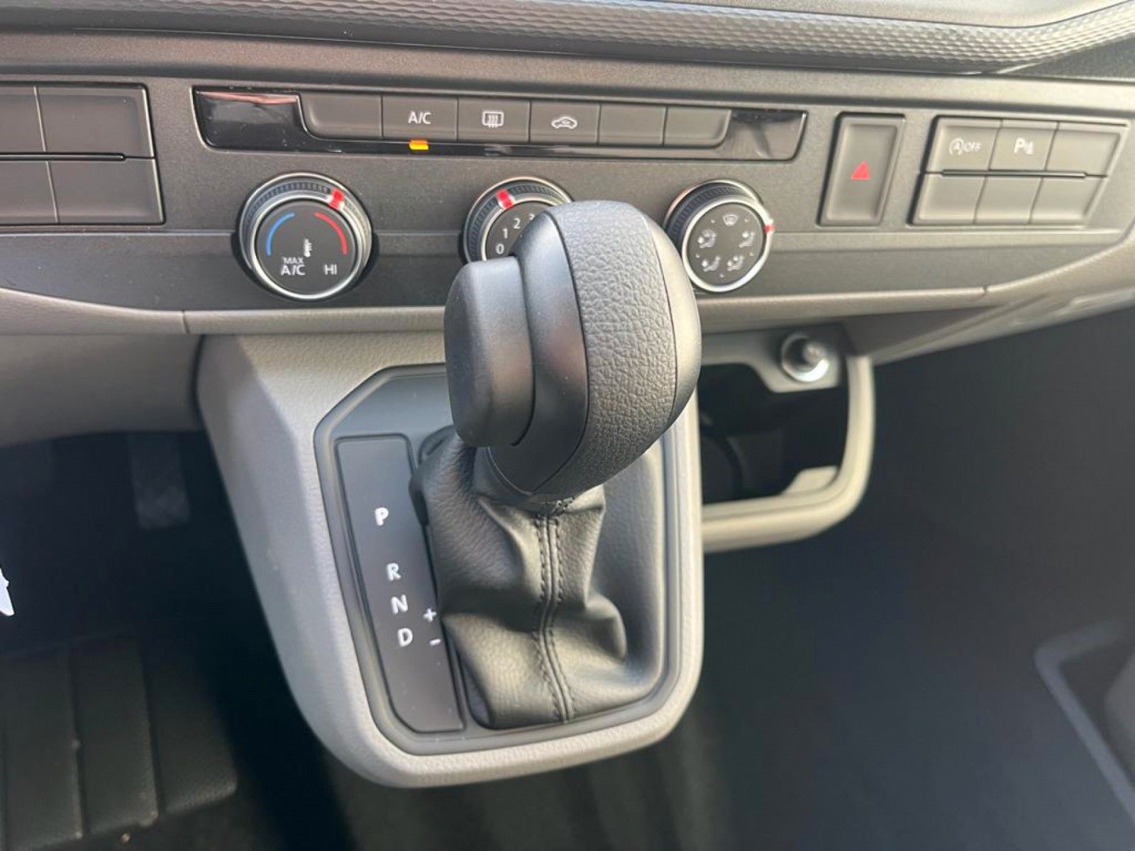 Fahrzeugabbildung Volkswagen T6.1 2.0 TDI 150 PS L1H1 4MOTION*KLIMA*KAMERA