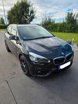 BMW 2er Active Tourer 220i Sport-Aut. Sport Line - BMW 220 Active Tourer: Von Privat