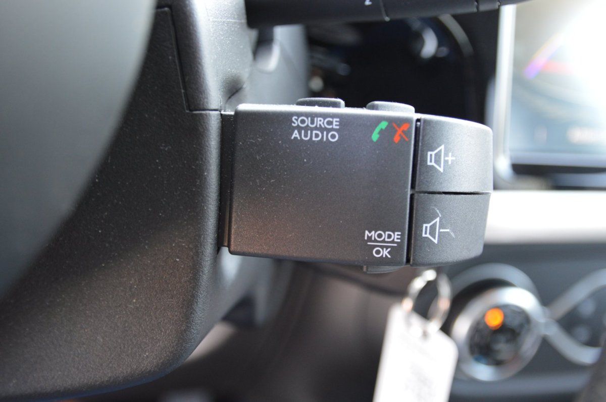 Fahrzeugabbildung Renault Twingo   Techno Electric Navi Kamera Shz Alu