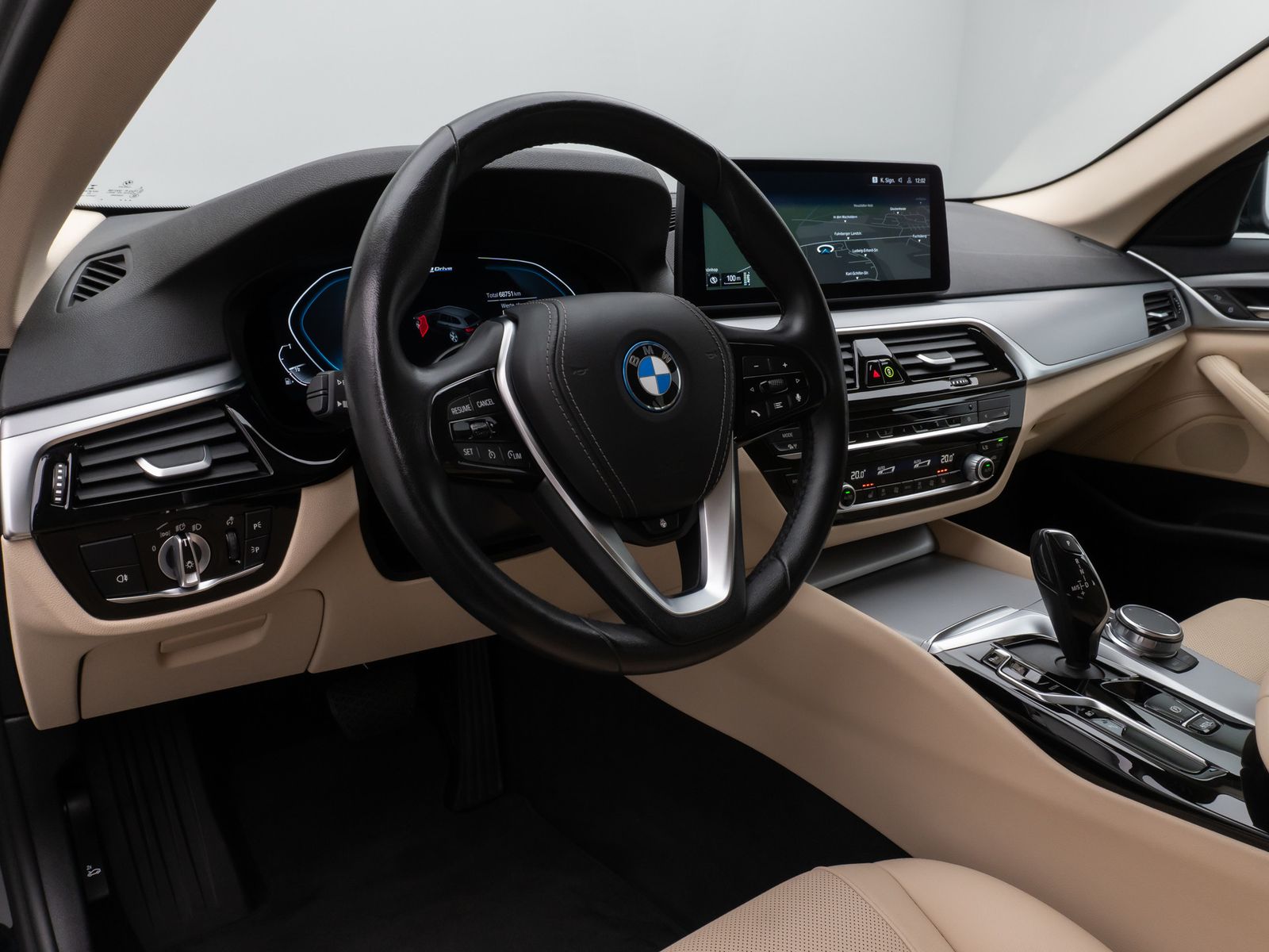 Fahrzeugabbildung BMW 530e xD DAB HiFi Leder Lenkradheizgung AHK Alarm