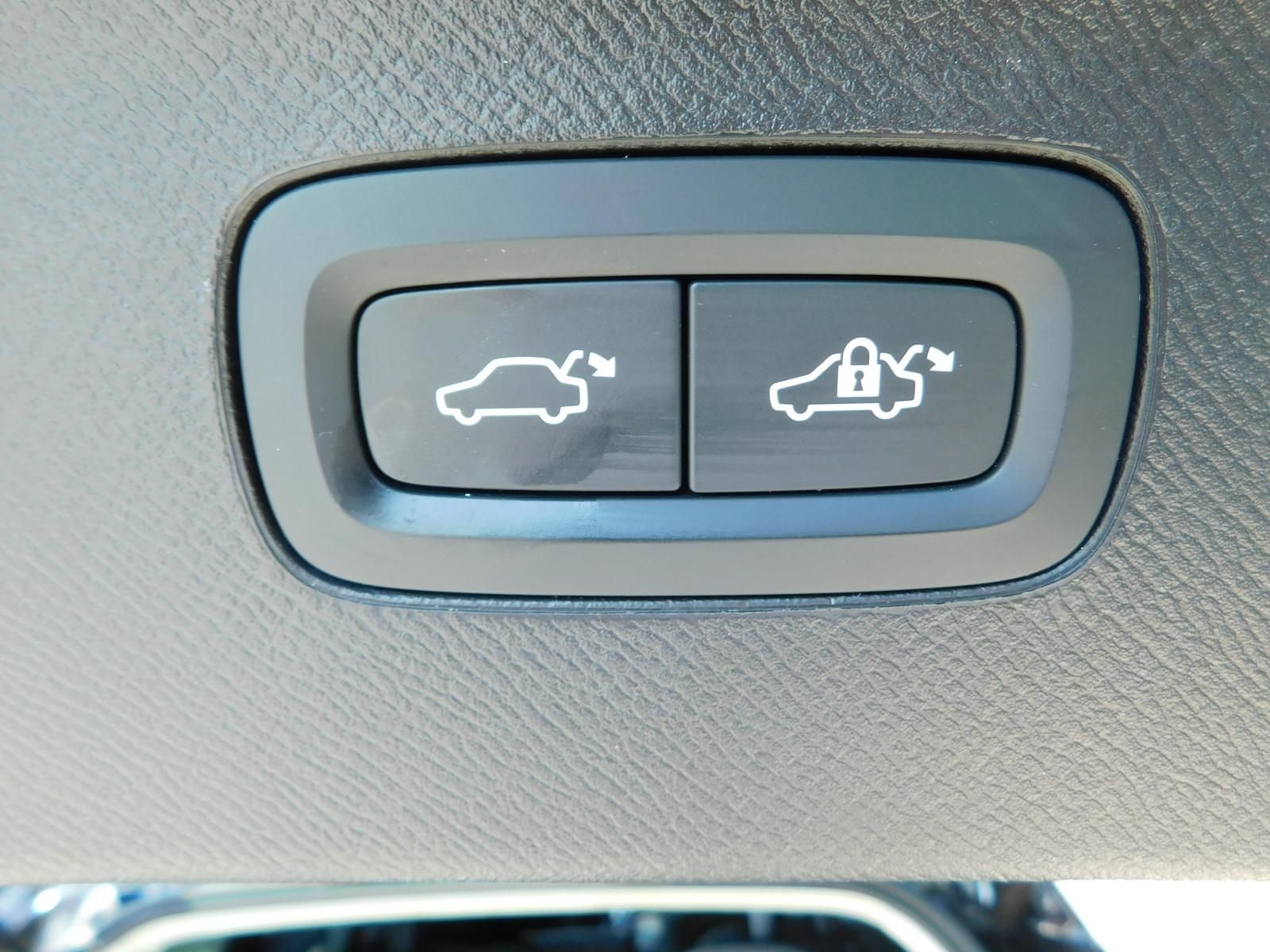 Fahrzeugabbildung Volvo XC90 T8 Ultra Dark