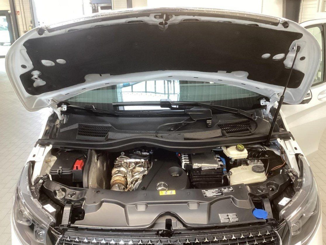 Fahrzeugabbildung Mercedes-Benz V 300 d XL Avantgarde AIRMATIC 8-Sitz AHK DISTRO