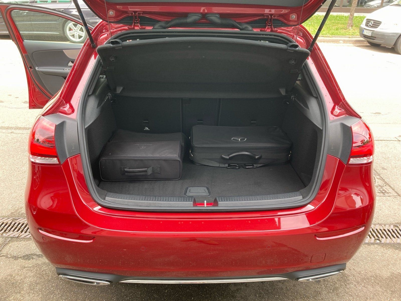 Fahrzeugabbildung Mercedes-Benz A 250 e Progressive*Panorama*LED*Kamera*MBUX-Hig