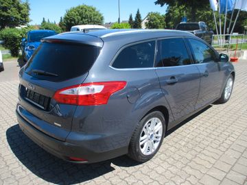 Ford Focus Turnier Titanium NAVI + Winterp+ PDC+ Kam.