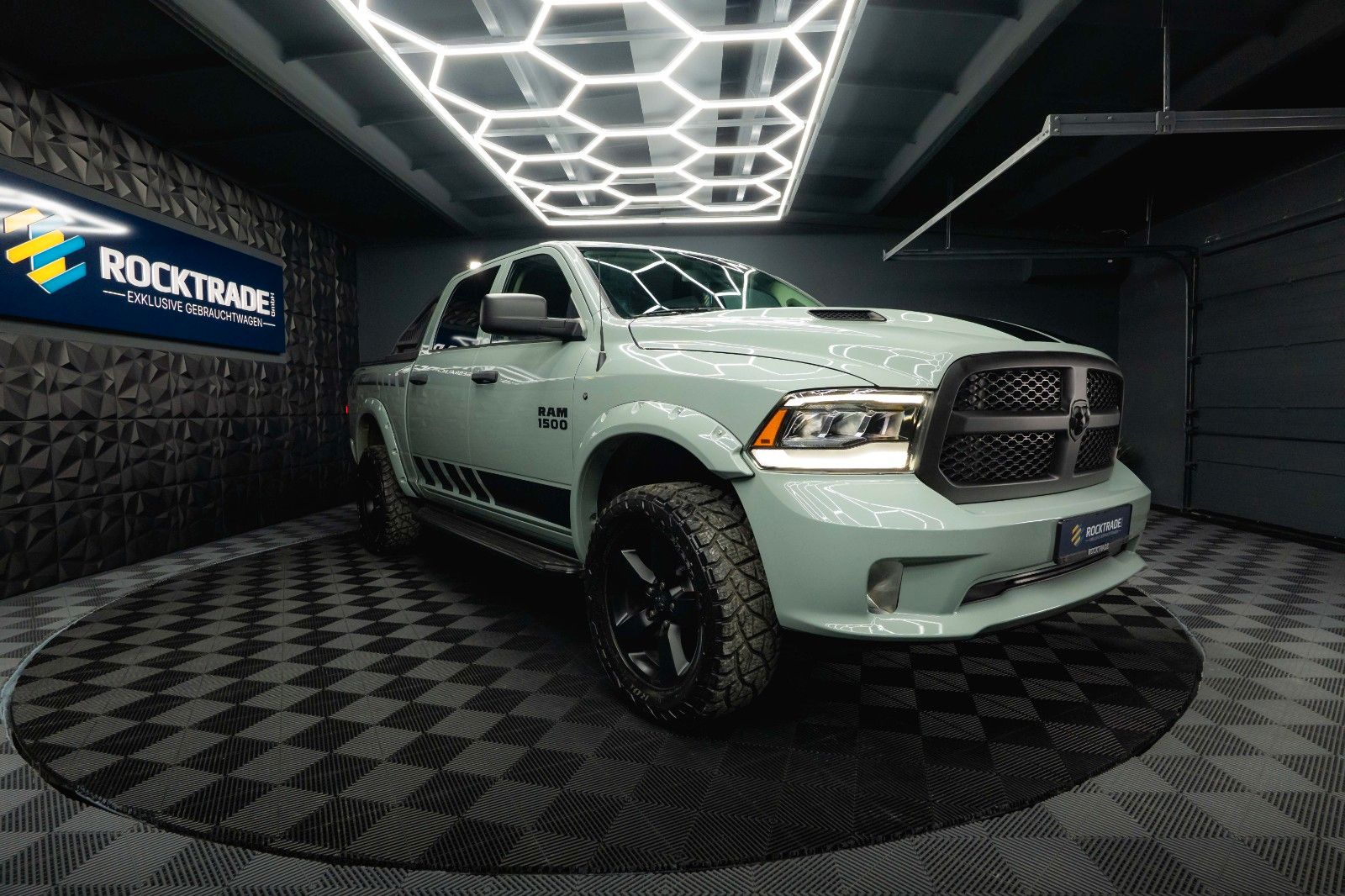 Fahrzeugabbildung Dodge RAM 5.7 V8 HEMI 4x4 OFFROAD Night-Paket *LED*AHK