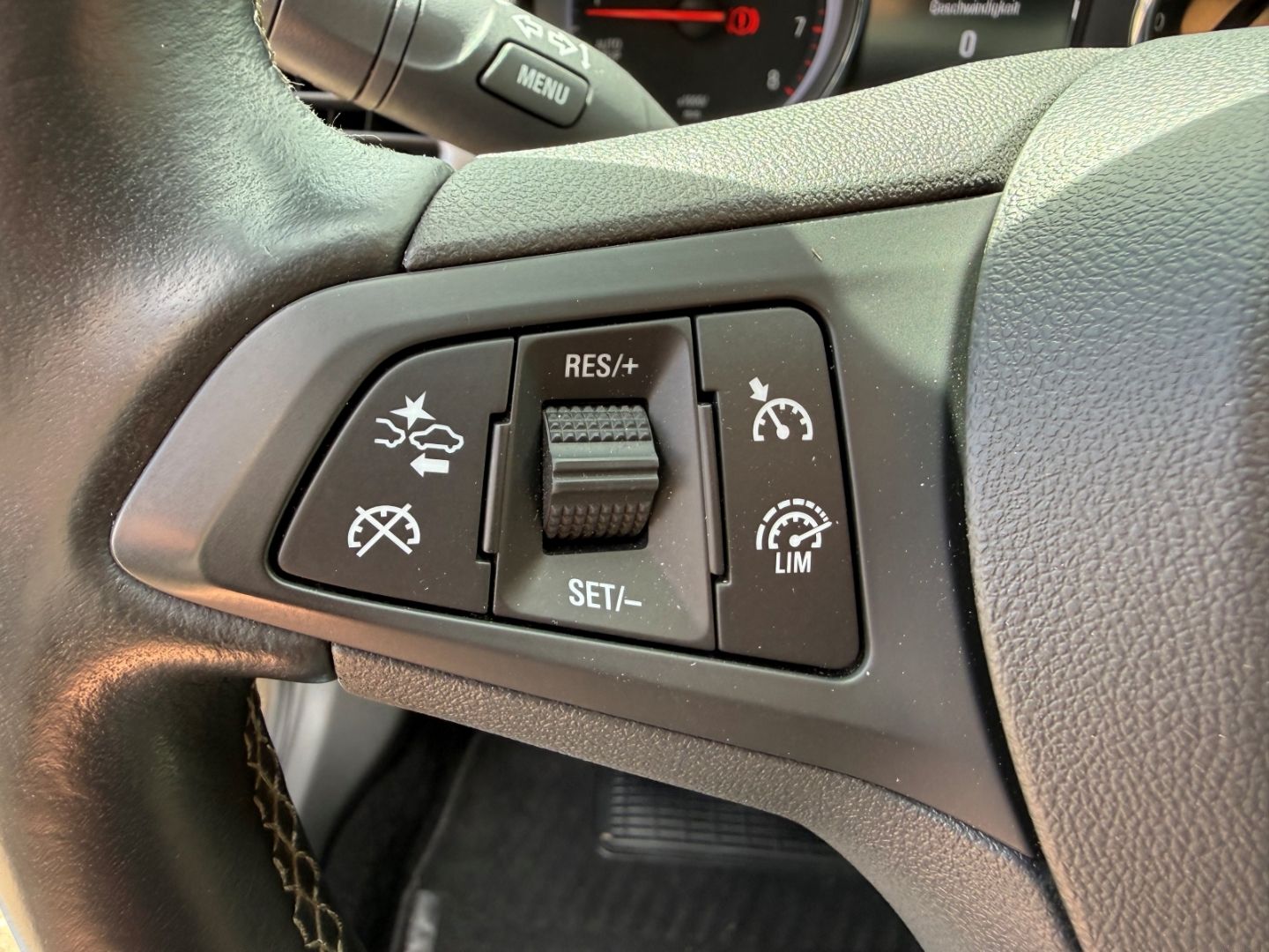 Fahrzeugabbildung Opel Astra K Edition Navi CarPlay  VZE GJR Musikstrea