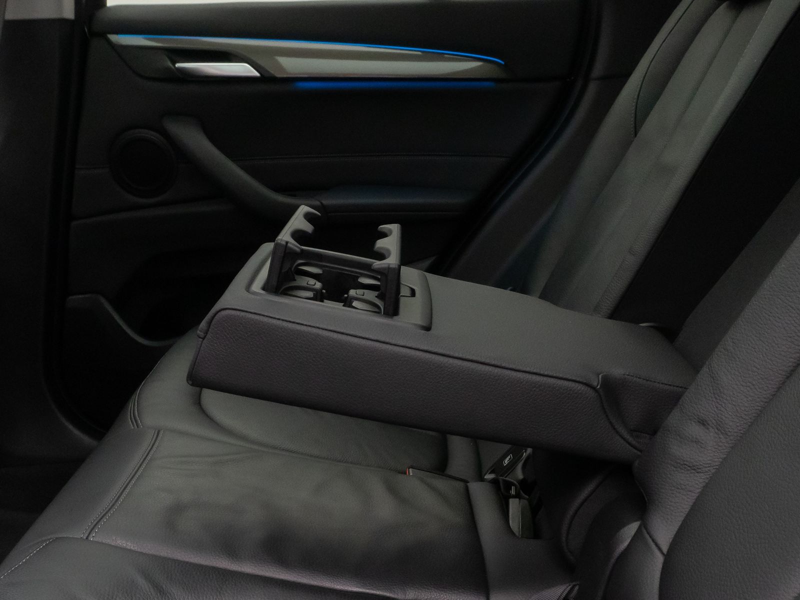 Fahrzeugabbildung BMW X1 xD25e xLine Panorama Kamera HUD DAB Komfort