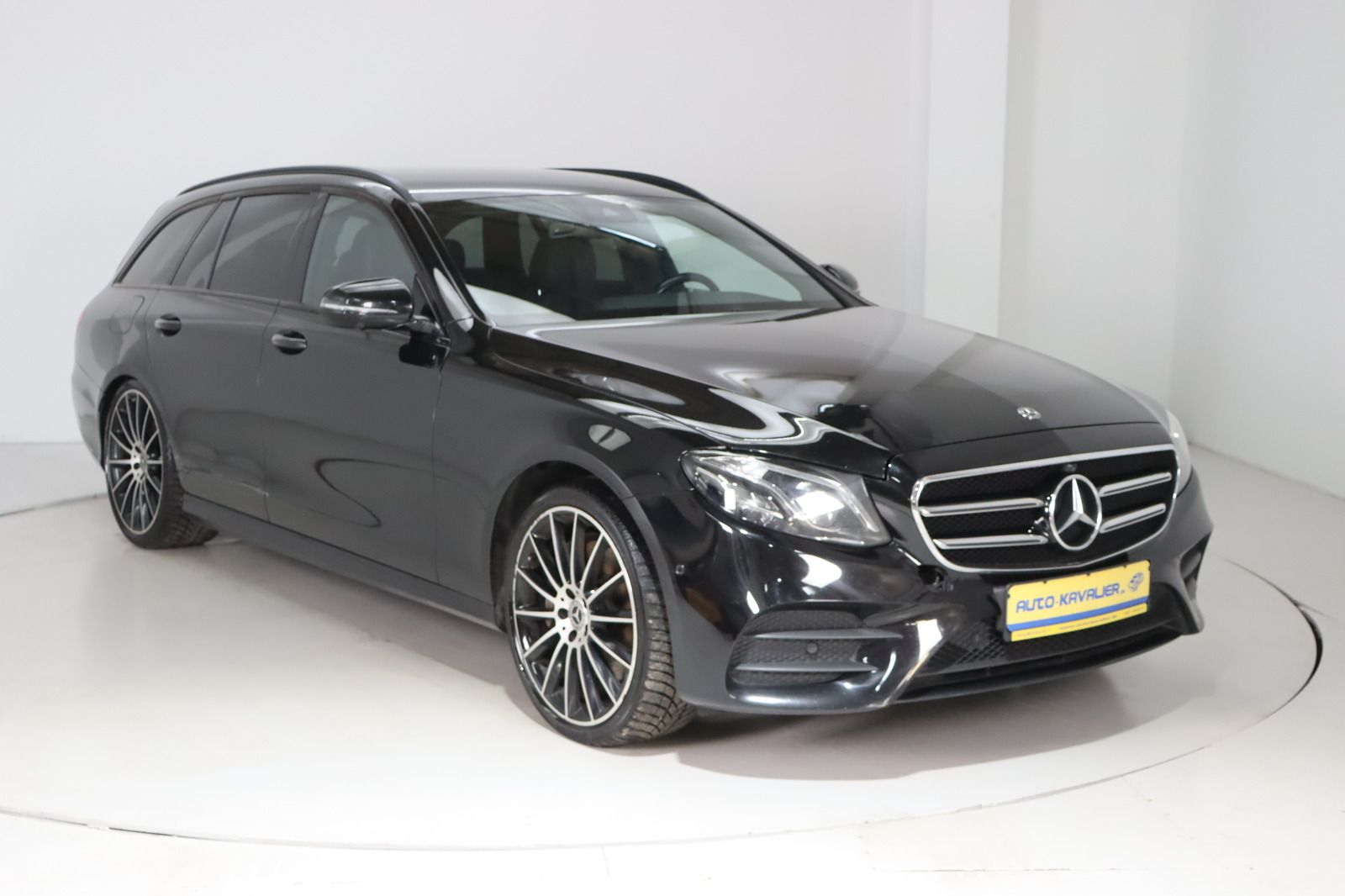 Fahrzeugabbildung Mercedes-Benz E 400 d 4Matic AMG-Paket * Multibeam * 360°
