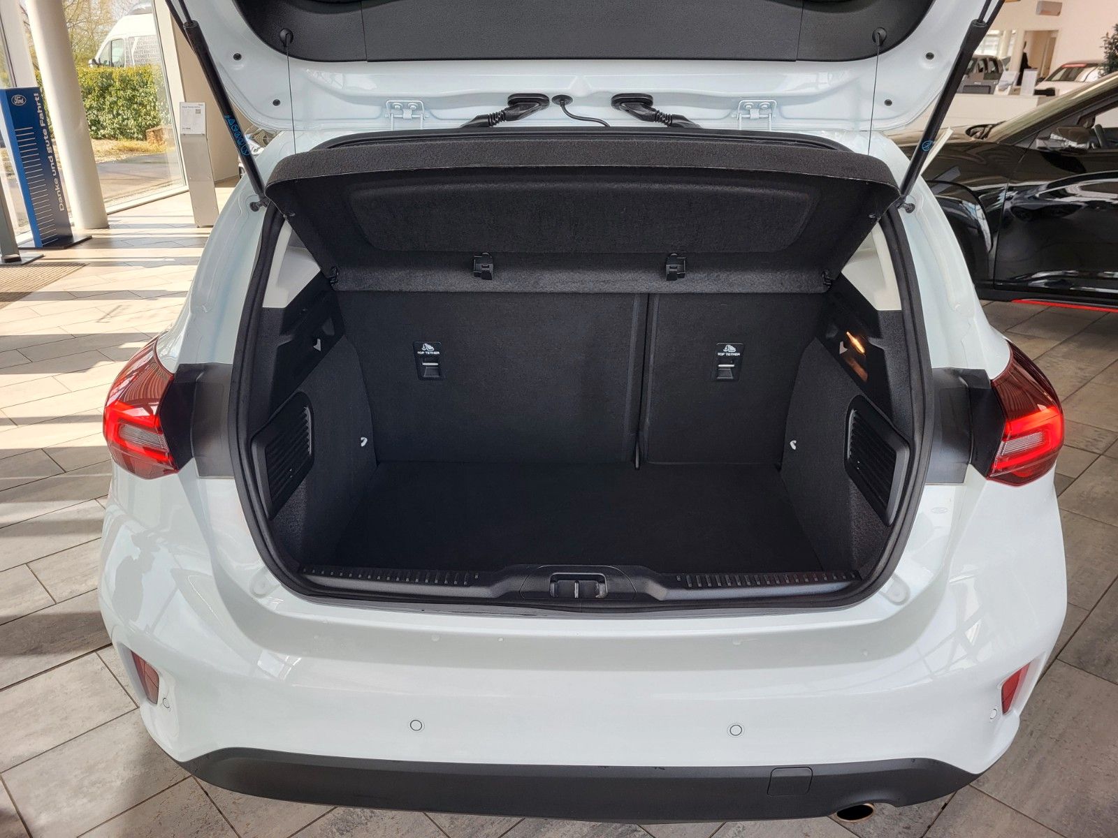 Fahrzeugabbildung Ford Focus Lim./WINTER-P/KEYFREE/NAVI/TEMPOMAT/LED