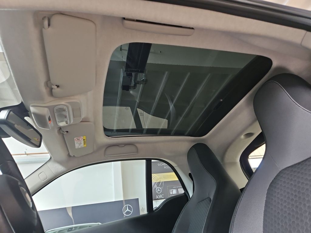 Fahrzeugabbildung Smart EQ ForTwo Pano Tempomat Navi LED SHZ SpurH KAM