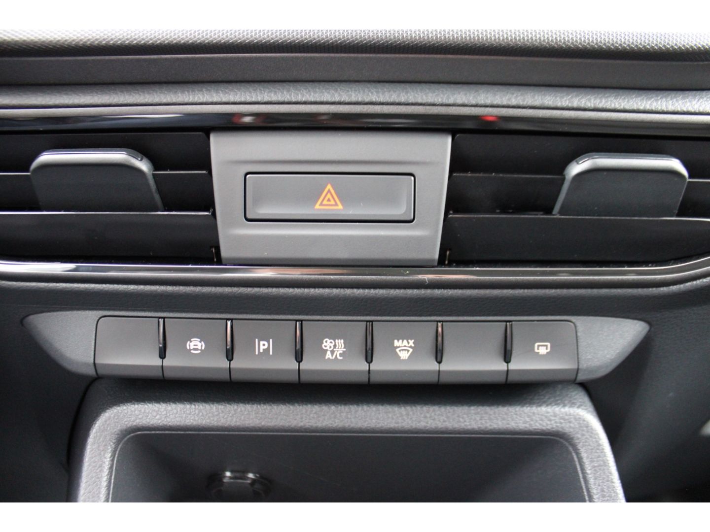 FORD Transit Connect L2 Kasten 2.0 EcoBlue Trend AHK - Image 24