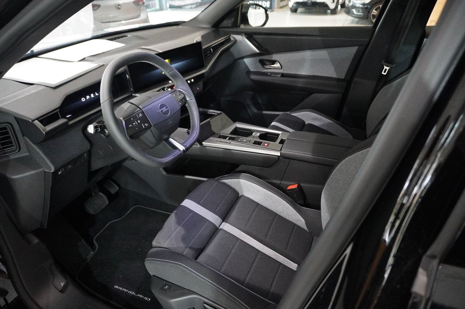 Fahrzeugabbildung Opel Grandland 1.2 48V HYBRID NAVI/LED/KAMERA/DAB+