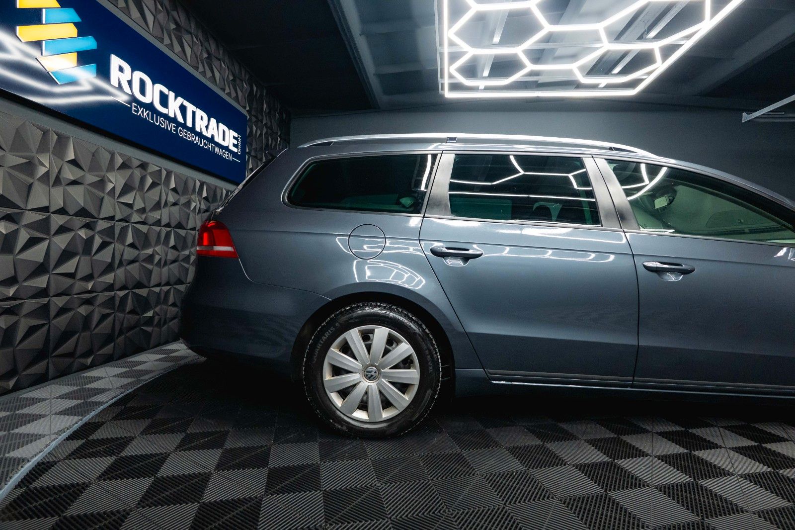 Fahrzeugabbildung Volkswagen Passat Variant 1.6 TDI Trendline BlueMotion TÜV