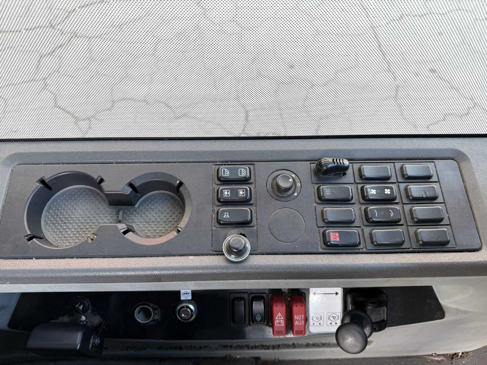 MERCEDES-BENZ  2015 - Image 13 of 27
