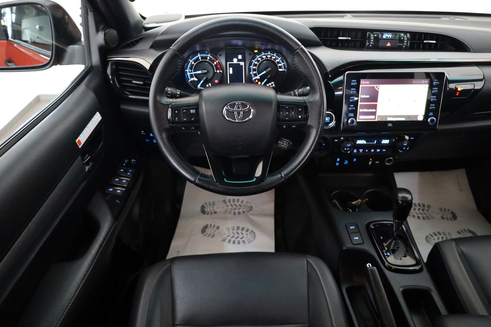 Fahrzeugabbildung Toyota Hilux 2.8 D-4D Invincible,AWD,Leder,ACC,Rollo