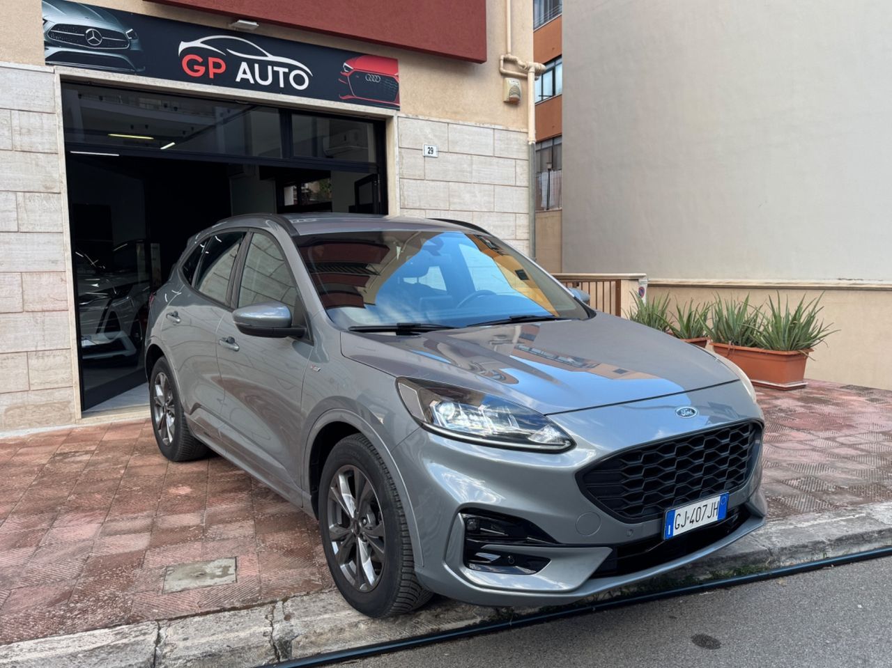 Ford Kuga 1.5 TDCI 120 CV ST-Line AUTO imagem 2