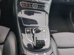 MERCEDES-BENZ E 220 d 4Matic /MultiBeam/Totwinkel+Spurhalte/
