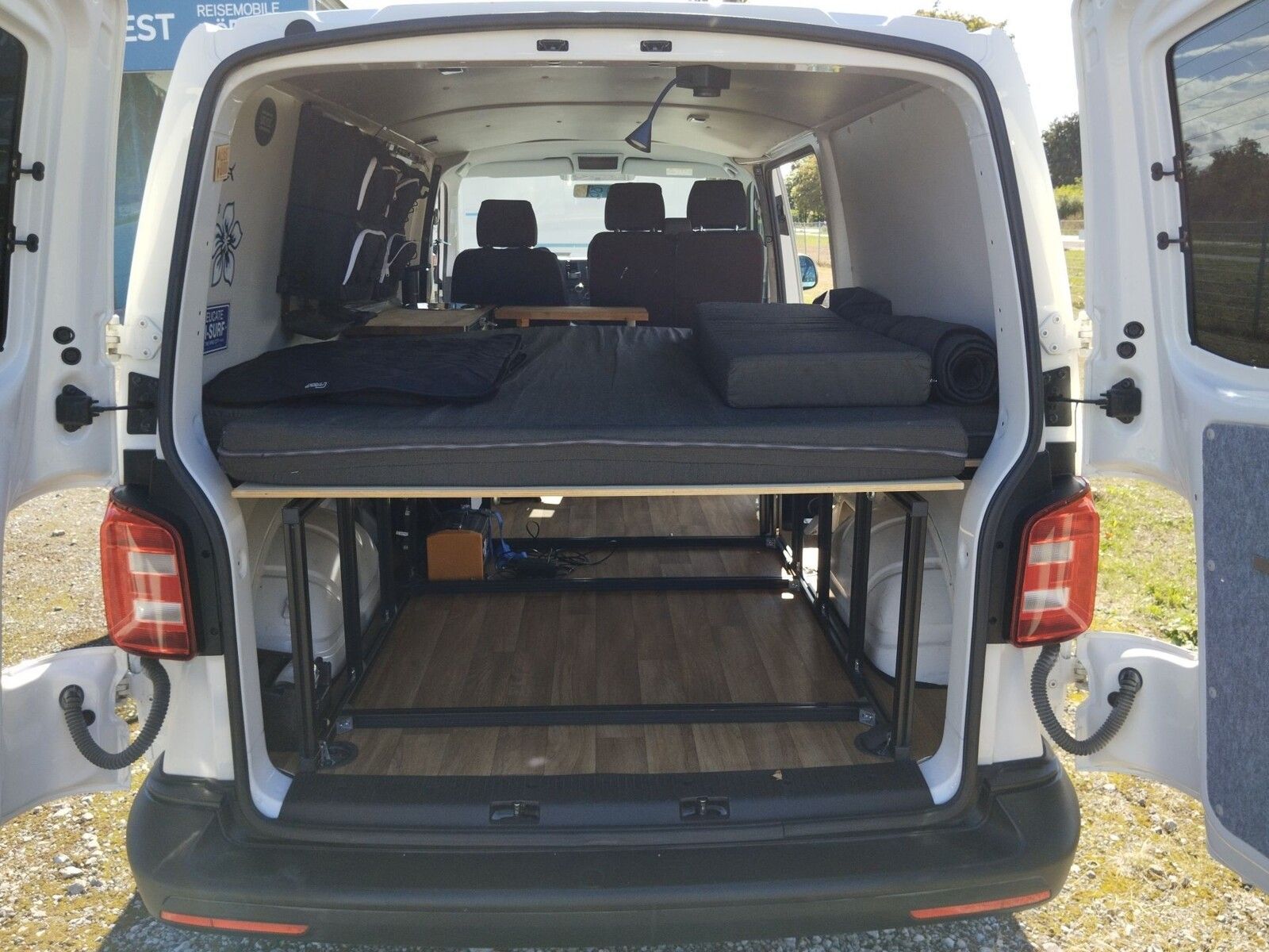 Fahrzeugabbildung Volkswagen Sonstige T6 Camper-Van Bulli lang Küche Festbett