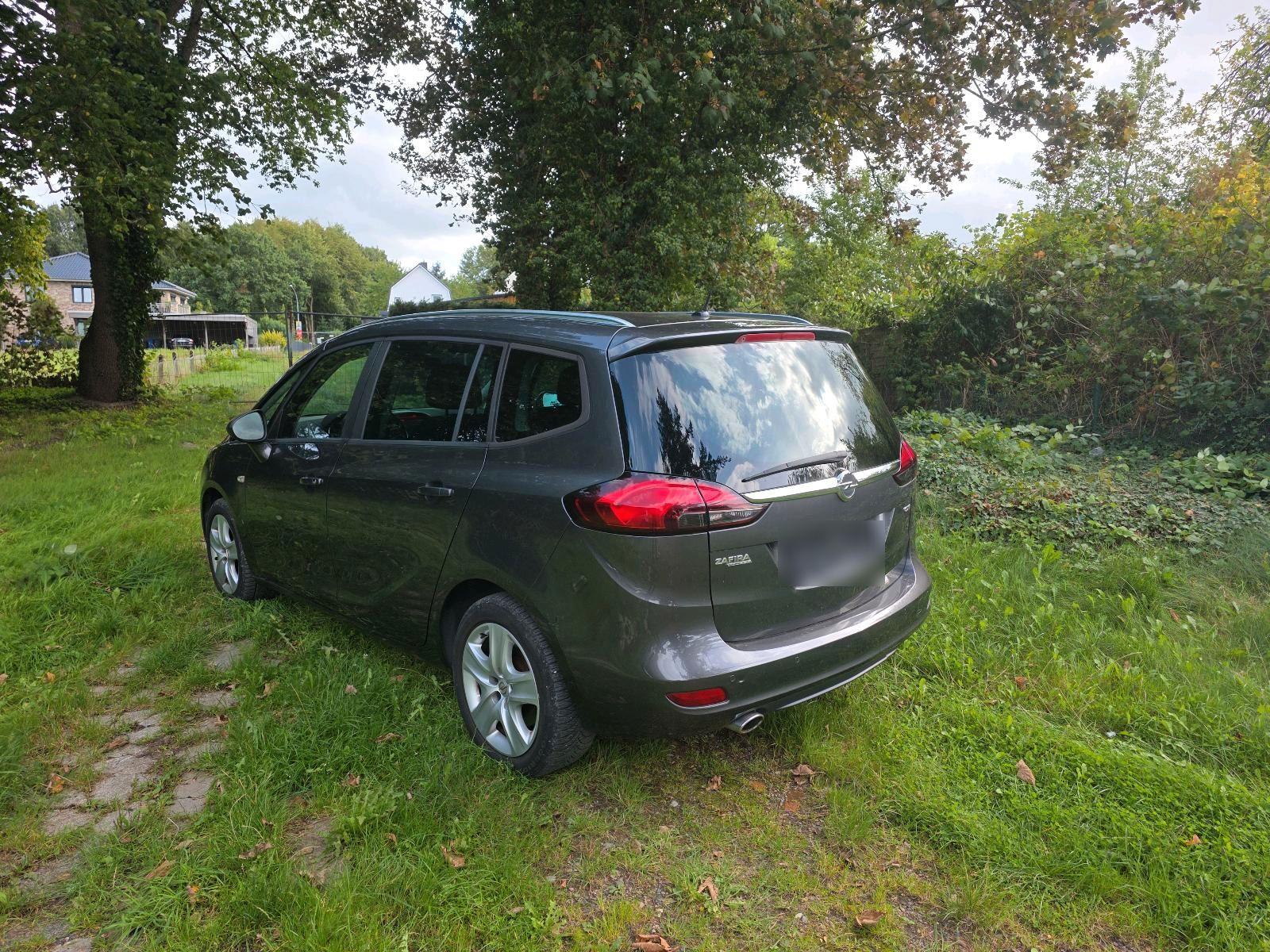 Opel Zafira 2012 — engine 165 HP (121kW)