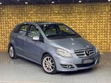 Mercedes-Benz B 180 AUTOMATİK*GARANTIE*KLIMA*PANO*PDC*NAVİ*PDC - gebrauchte Mercedes-Benz B 180 aus dem Jahr 2009