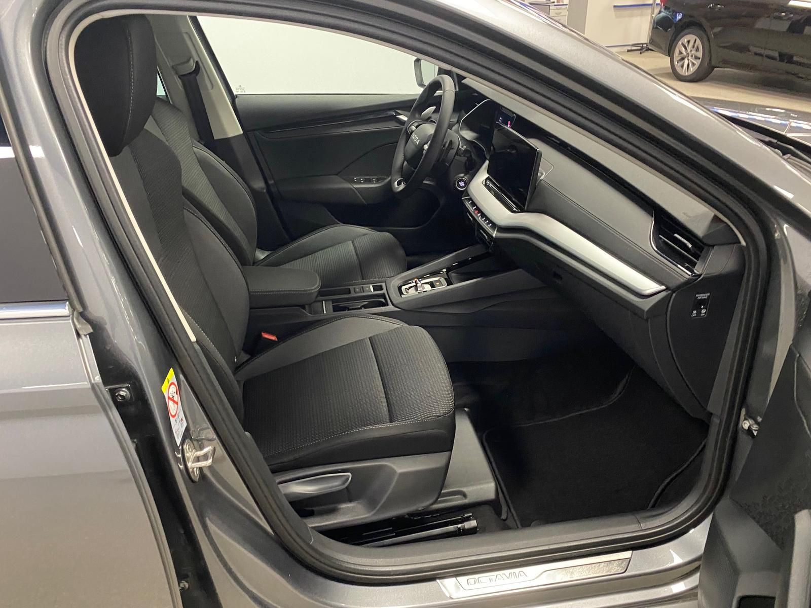 Fahrzeugabbildung SKODA Octavia 1.5 TSI mHEV Selection+ACC+RFK+5J. GARAN