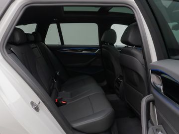 Fahrzeugabbildung BMW 520d xD Tour Sport Line Pano H/K Exklusiv Paket