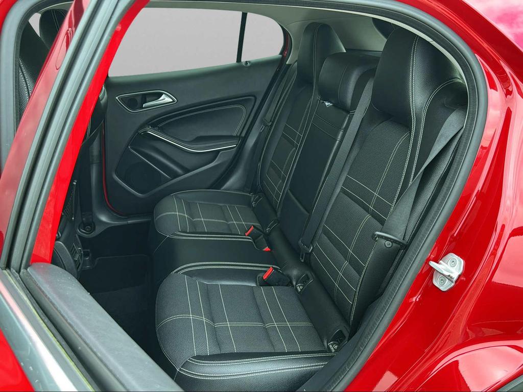 Mercedes-Benz GLA 200