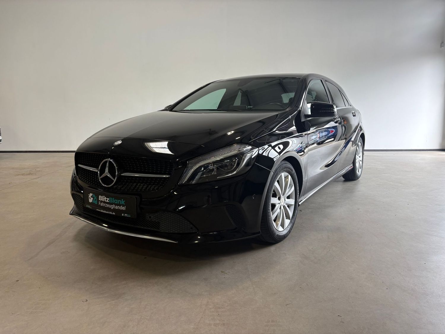 MERCEDES-BENZ A 180 BlueEfficiency LED KAMERA NACI