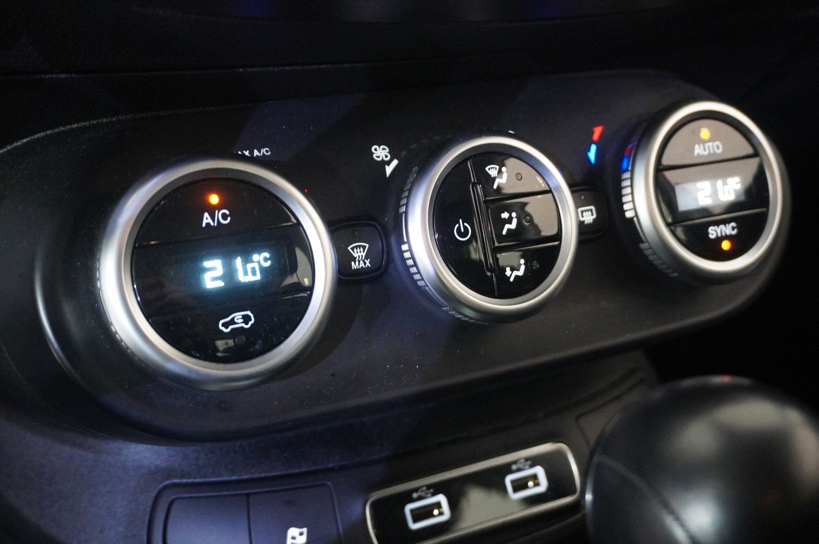 Fahrzeugabbildung Fiat 500X 1.3T CROSS DCT NAVI/LED/PDC/SPORT/TEMP/DAB+