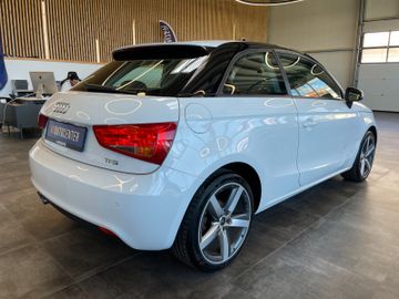 Audi A1 ambition *NAVI*PDC*SZHZ*KLIMA*SPORTFAHRWERK*
