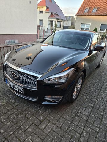 INFINITI Q70