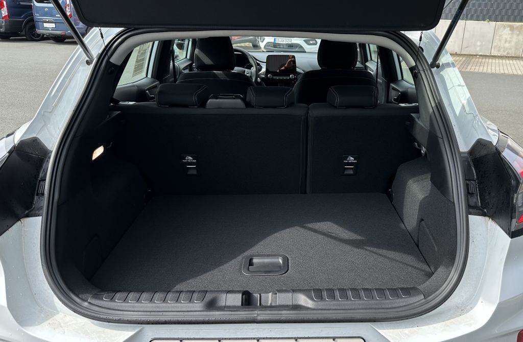 Fahrzeugabbildung Ford Puma Titanium Hybrid