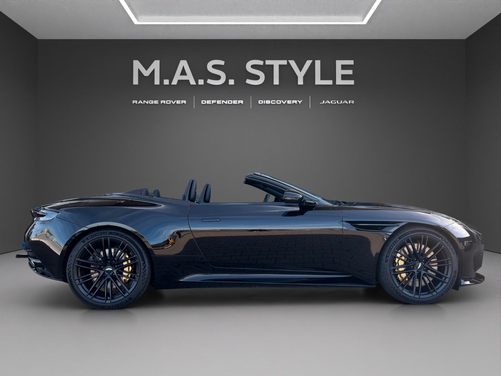 Fahrzeugabbildung Aston Martin DB12 4.0 V8 Volante PPF Bowers & Wilkins