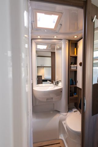 Carado V 347 PRO+ AUTOMATIK Clever-Lift Bett  NAVI SAT