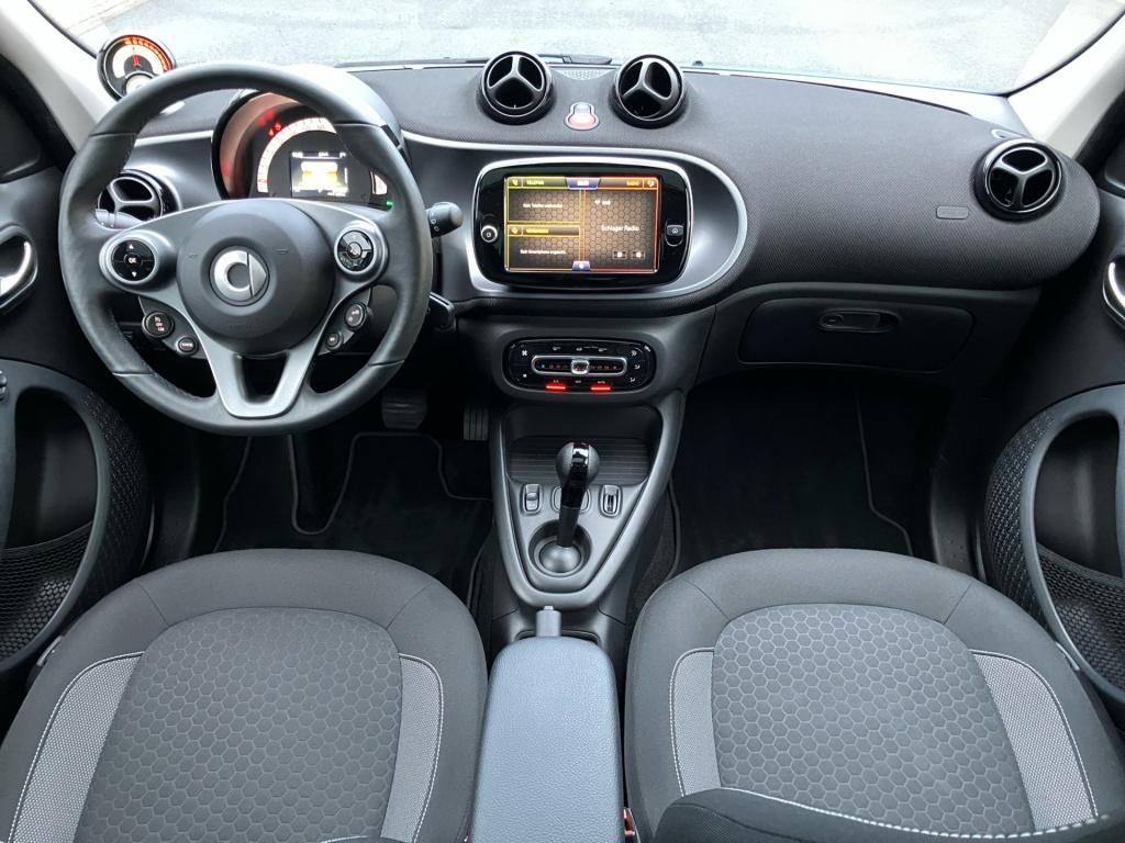 Fahrzeugabbildung Smart smart EQ forfour KLIMAAUTOMATIK*SITZH*KAMERA