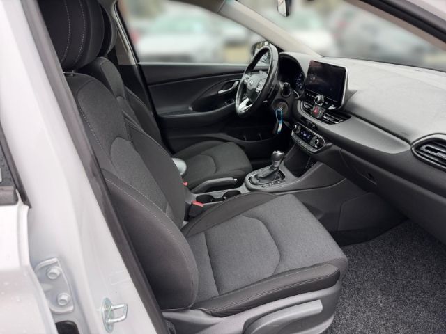 Fahrzeugabbildung Hyundai i30 cw Trend +NAVI+KLIMA+RFK+PDC+CARPLAY+UVM+