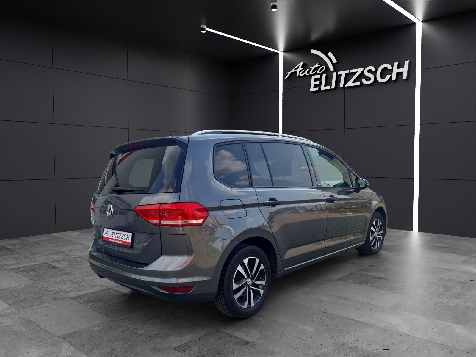 Fahrzeugabbildung Volkswagen Touran United TSI LED ACC SHZ 7-Sitzer RearView