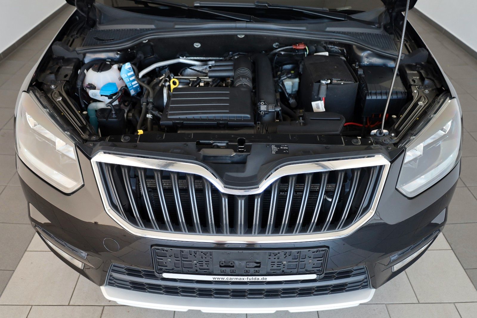 Fahrzeugabbildung SKODA Yeti Ambition SH,PDC,8-fach bereift