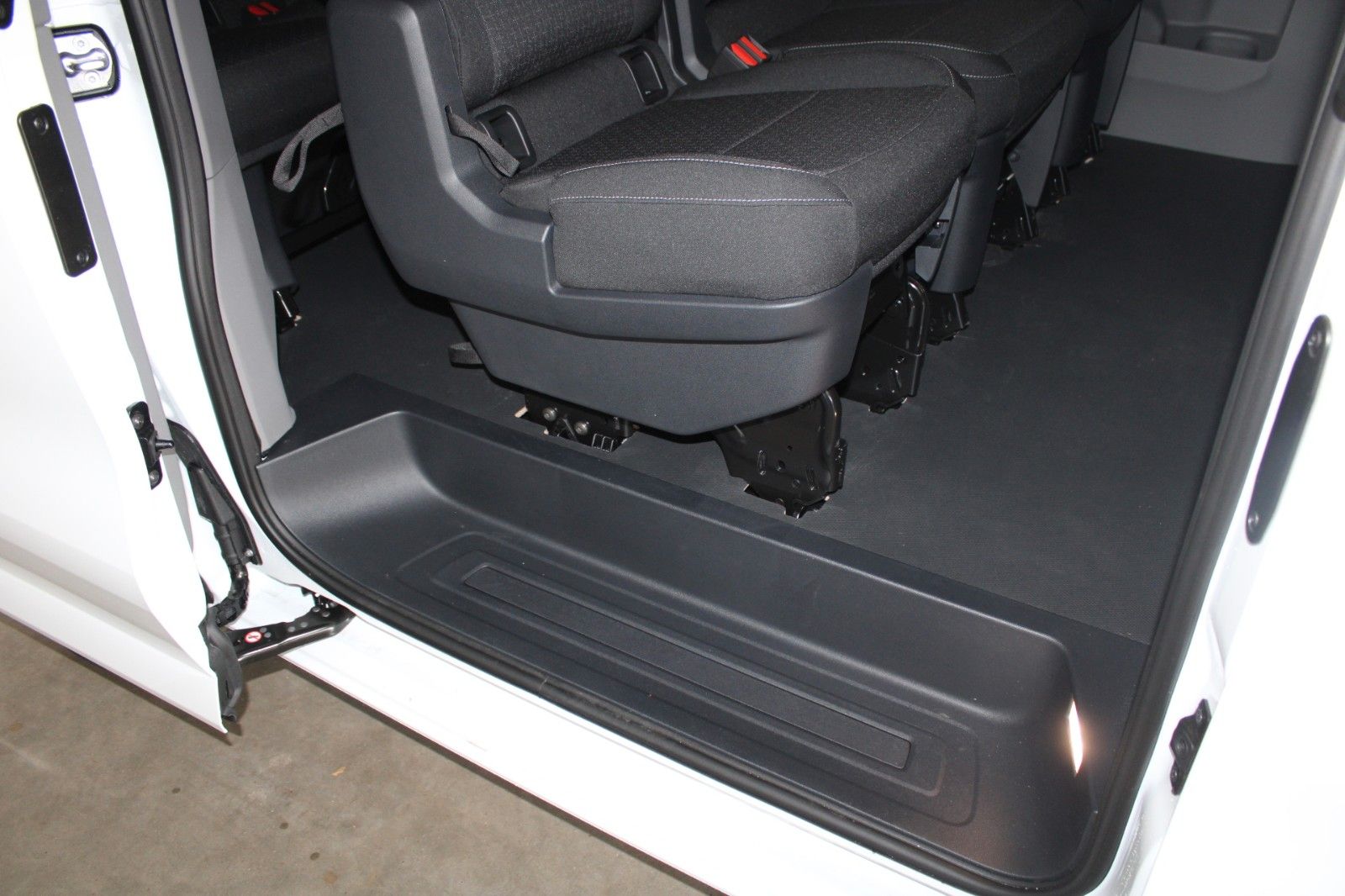 Fahrzeugabbildung Ford Transit Custom TREND 9-Sitzer LED NAVI CAM uvm.