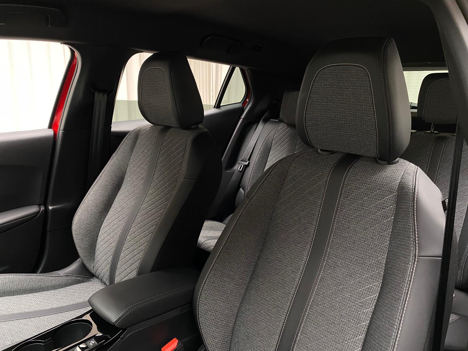 Peugeot 2008 Allure 1.2 Autom. LED Winterpaket AHK