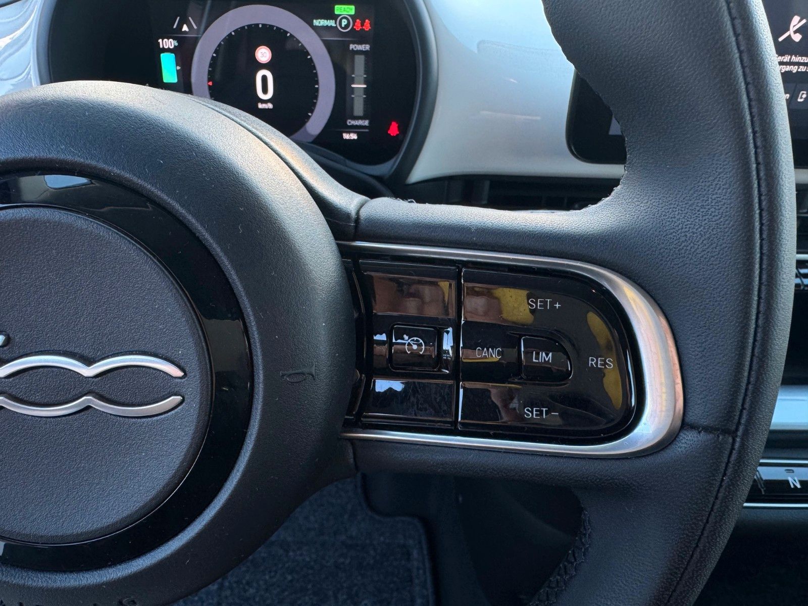 Fahrzeugabbildung Fiat 500e 3+1 Icon Navi Sitzheizung Kamera Tempomat