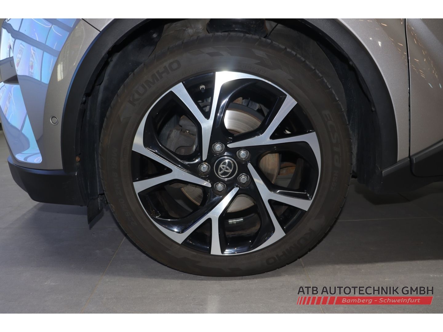 Fahrzeugabbildung Toyota C-HR Team D 1.2l Turbo Navi ACC DAB SHZ LenkradH