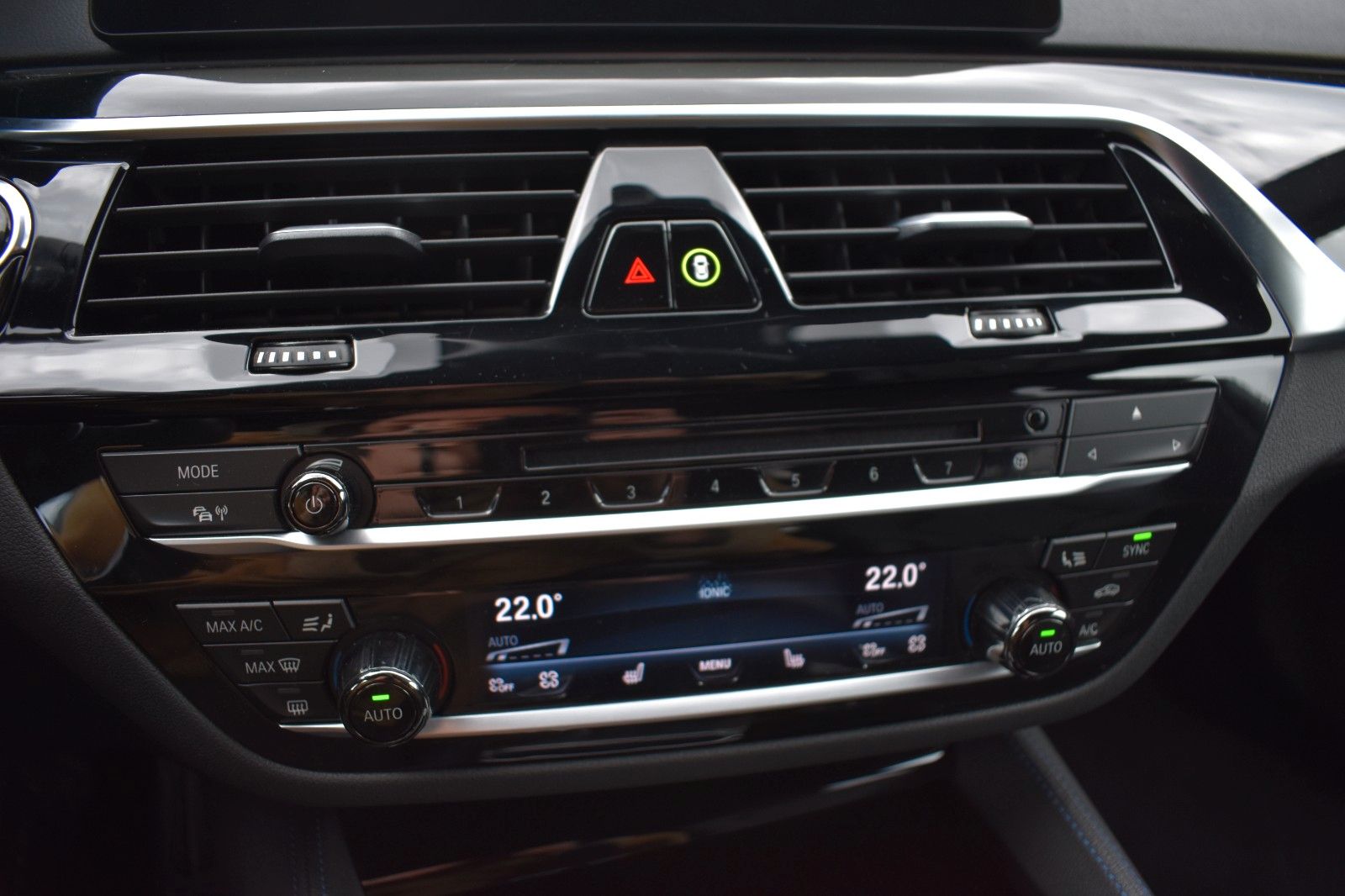 Fahrzeugabbildung BMW M550i Limo xDrive Night Vision HUD 360°  1 Hand