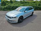 Volkswagen Gepflegter VW Passat Highline 190 PS - VW Passat Gebrauchtwagen in Magdeburg