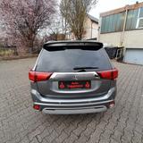 Mitsubishi Plug-in Hybrid Outlander - graue Mitsubishi Plug-in Hybrid Outlander