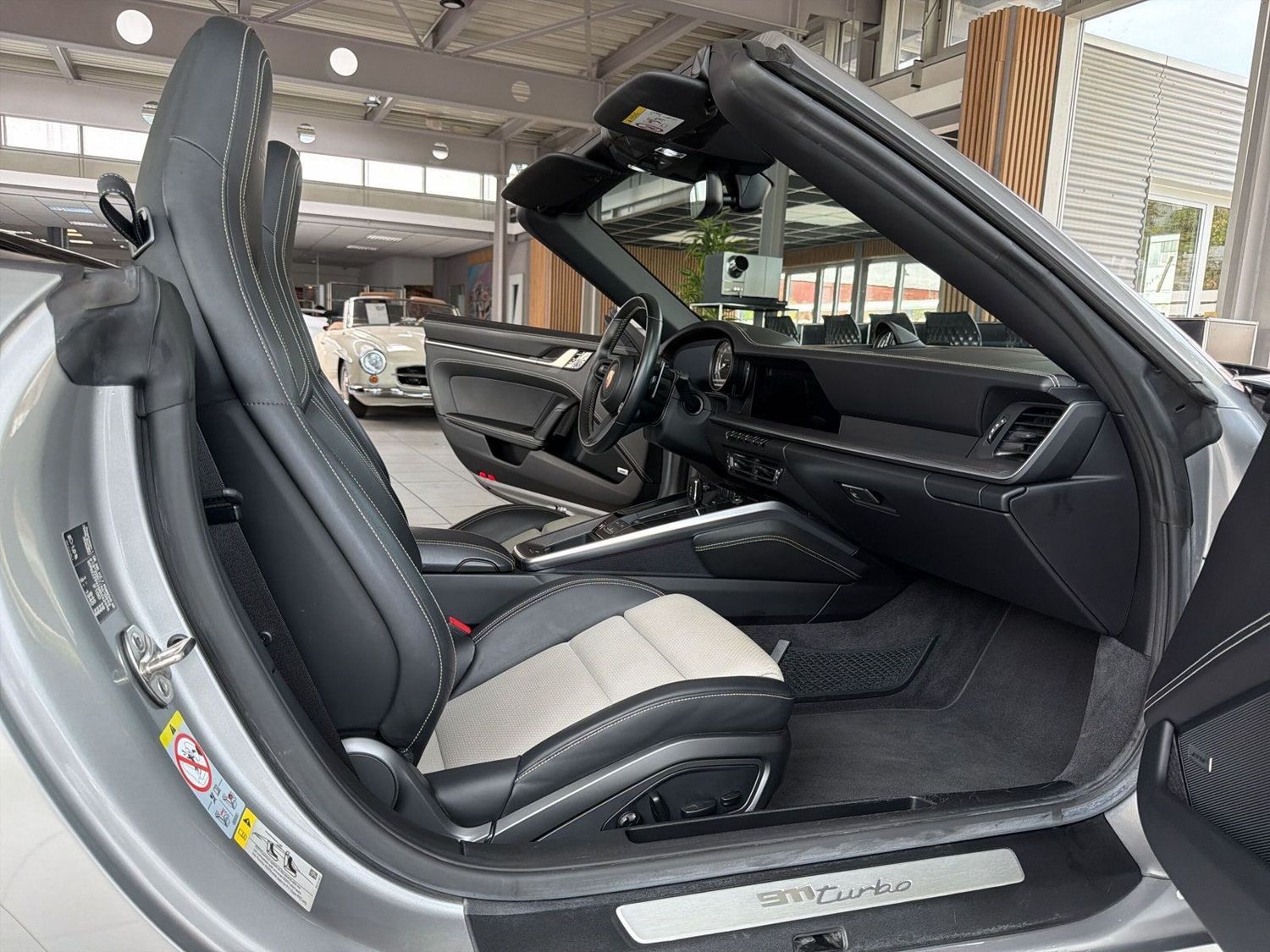 Porsche 992 Turbo Cabriolet BOSE PASM 360 APPROVED 5 27 foto 24