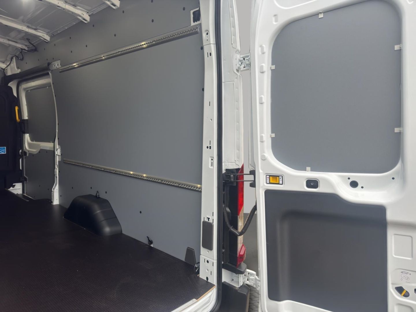 Fahrzeugabbildung Ford Transit Kasten E 390 L4 Trend 68,0 kWh Heckantri