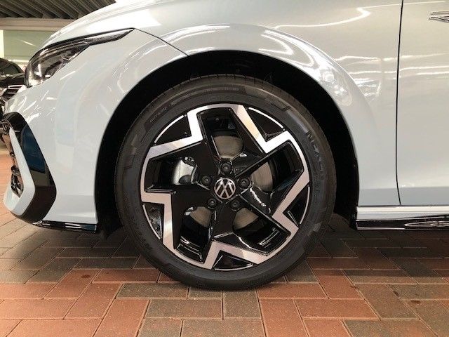 Fahrzeugabbildung Volkswagen Golf R-Line -Line 1.5 eTSI DSG Sportpaket HUD AH